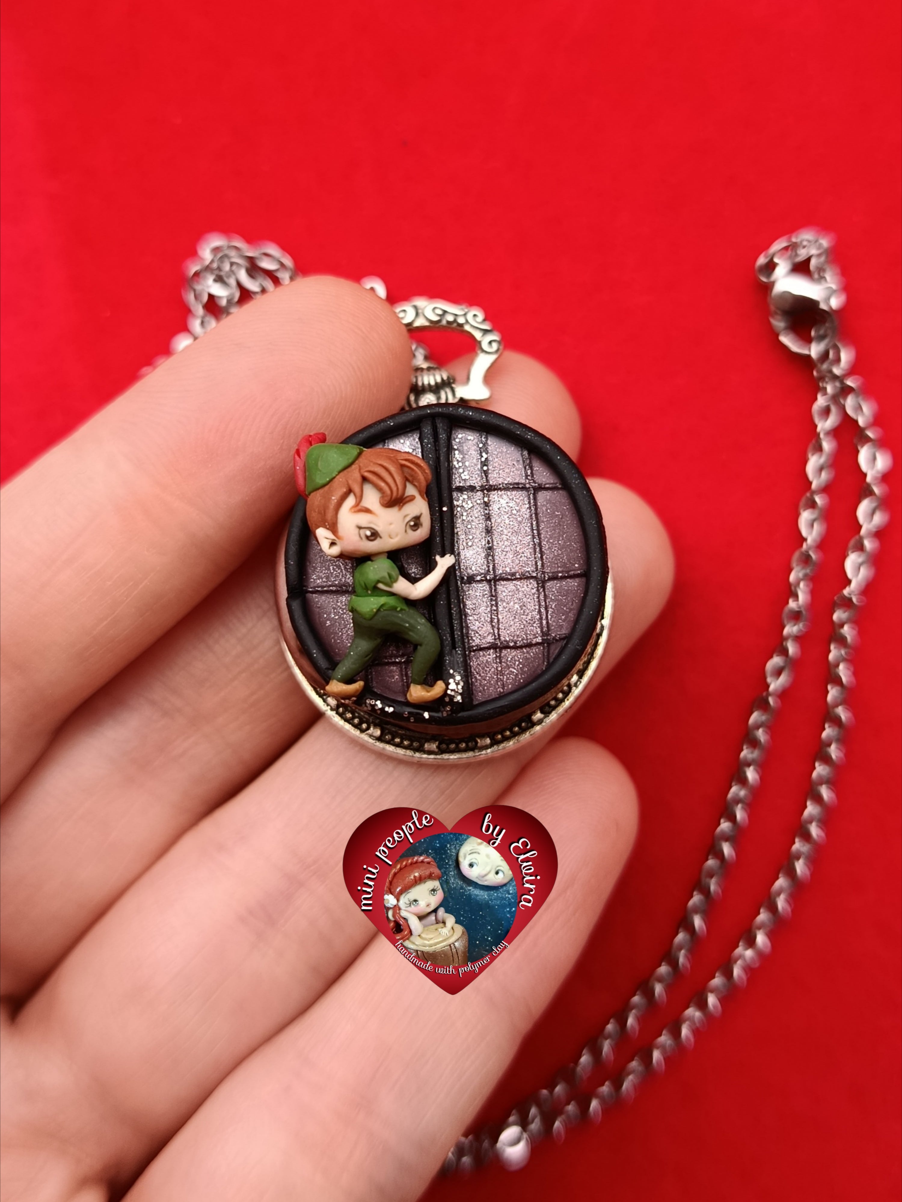 Collana dollhouse con finestrina Wendy, Peter e fratellini