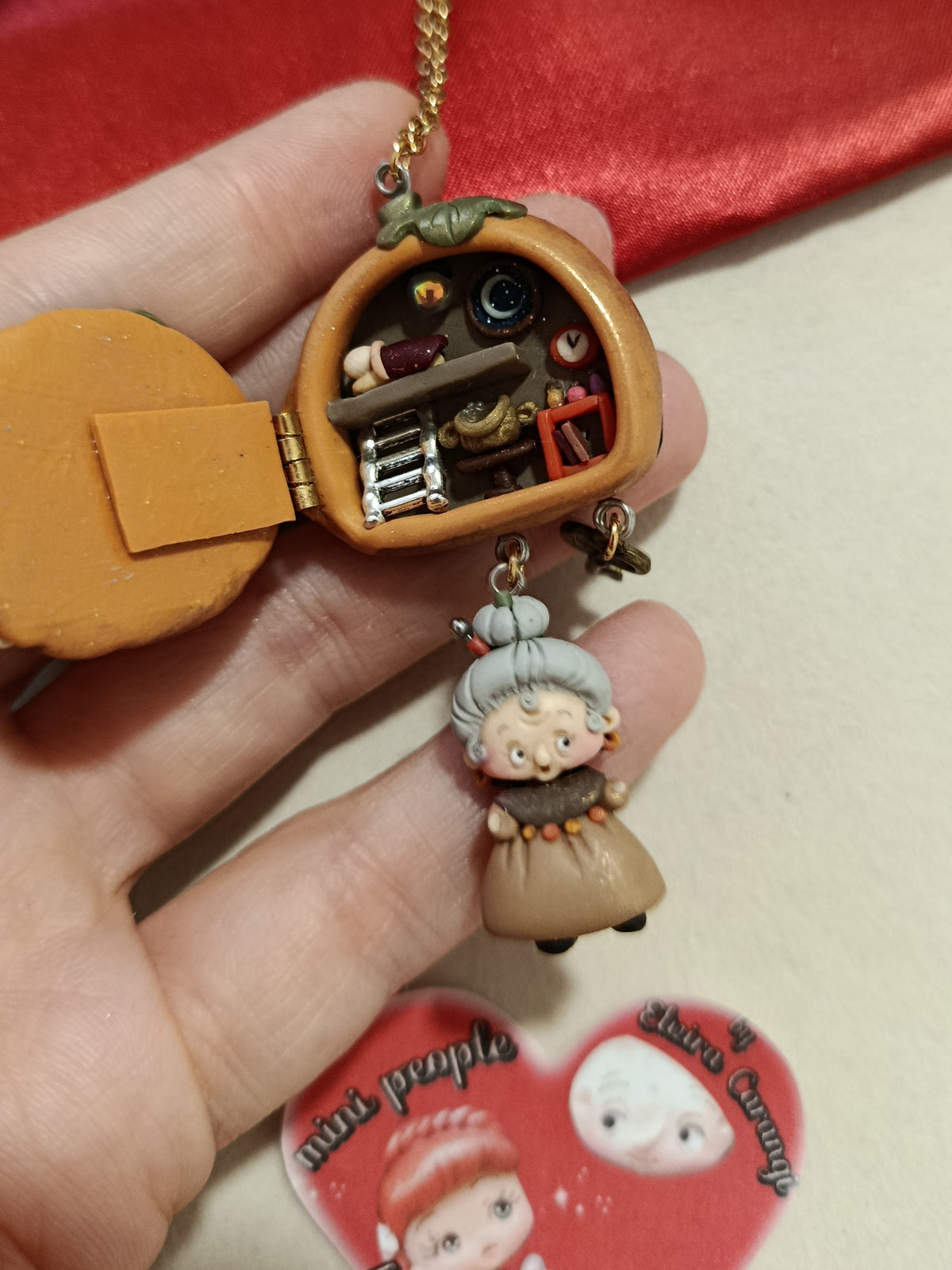 Collana Paffhouse anziana streghina dollhouse apribile