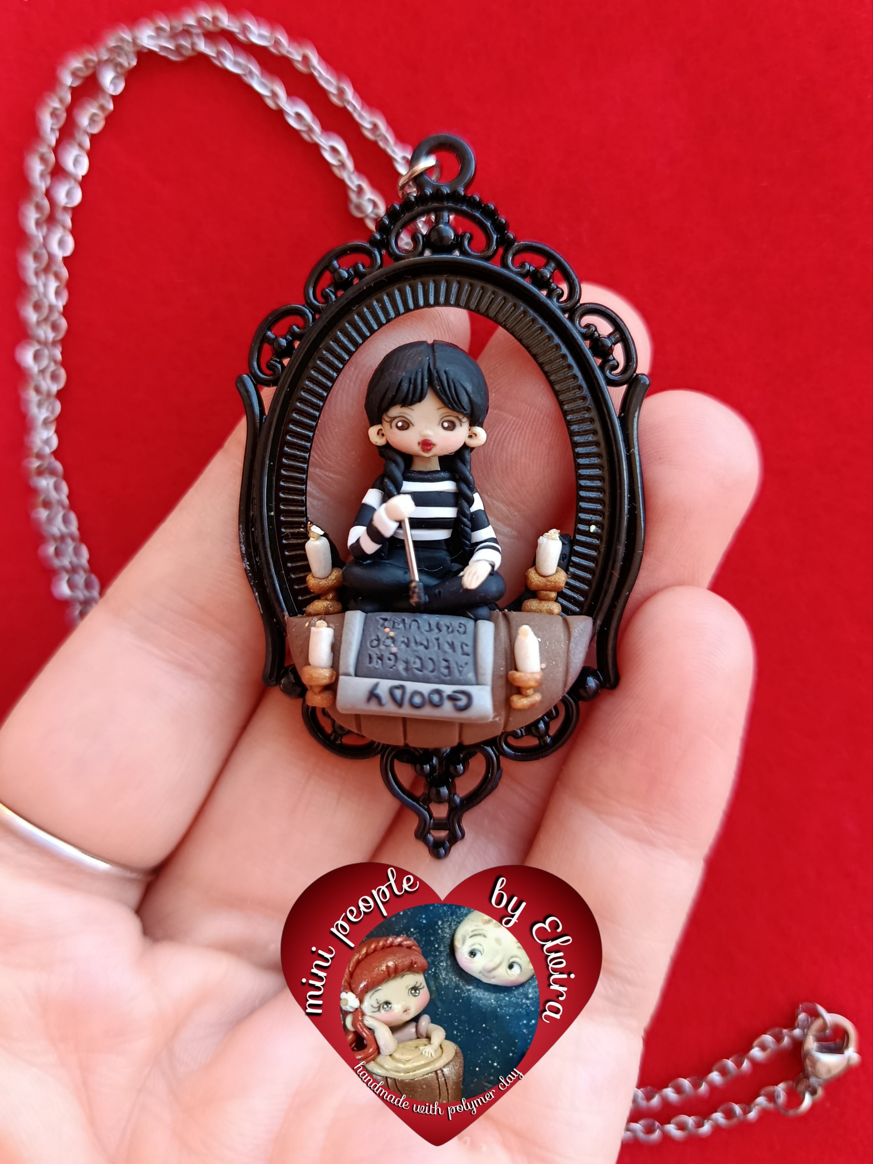Collana Mercoledì seduta spiritica Goody