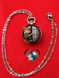 Collana dollhouse con finestrina Wendy, Peter e fratellini