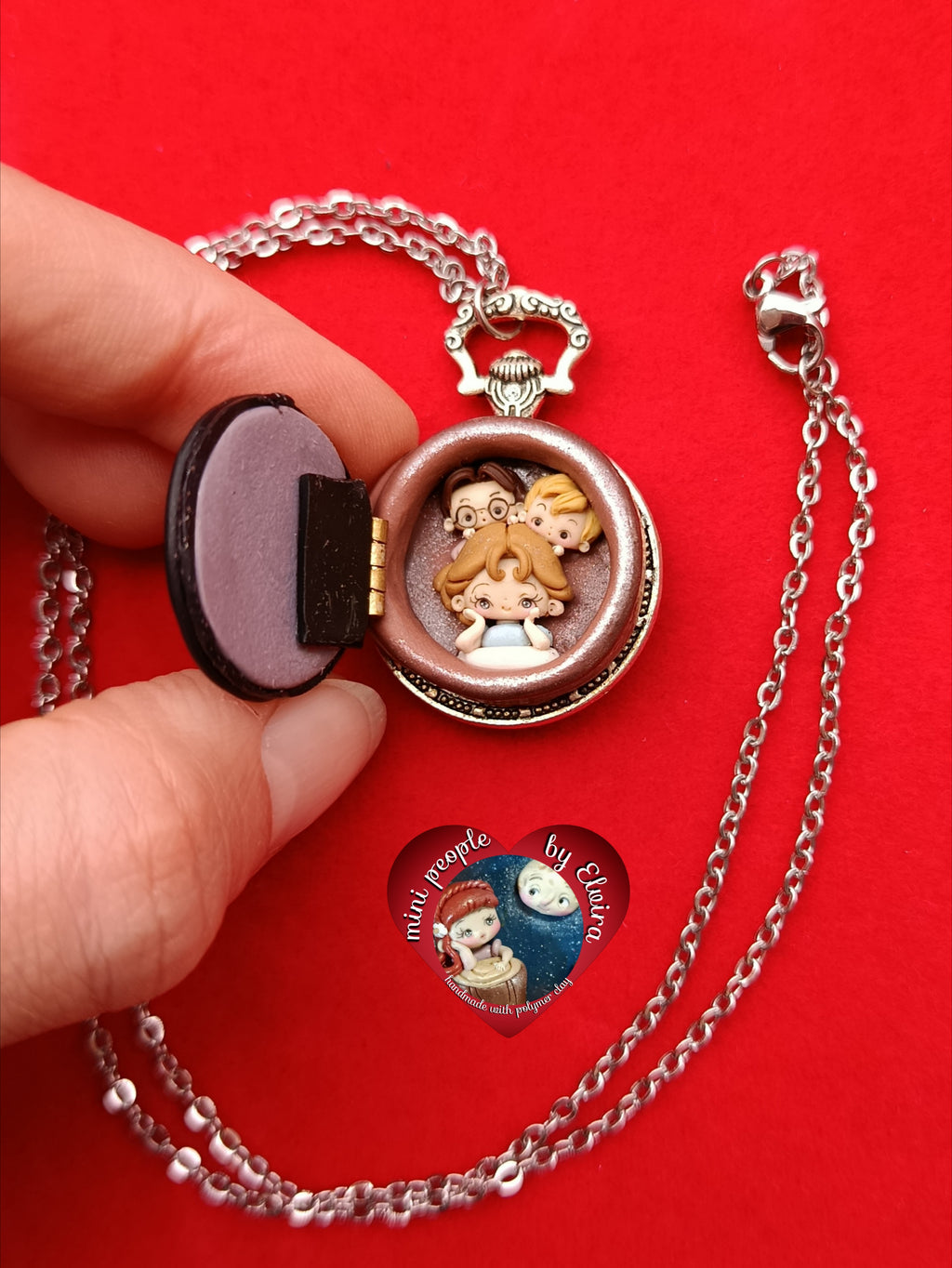 Collana dollhouse con finestrina Wendy, Peter e fratellini