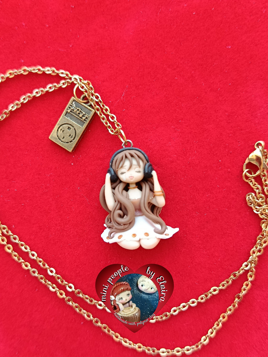 Collana girl in tears