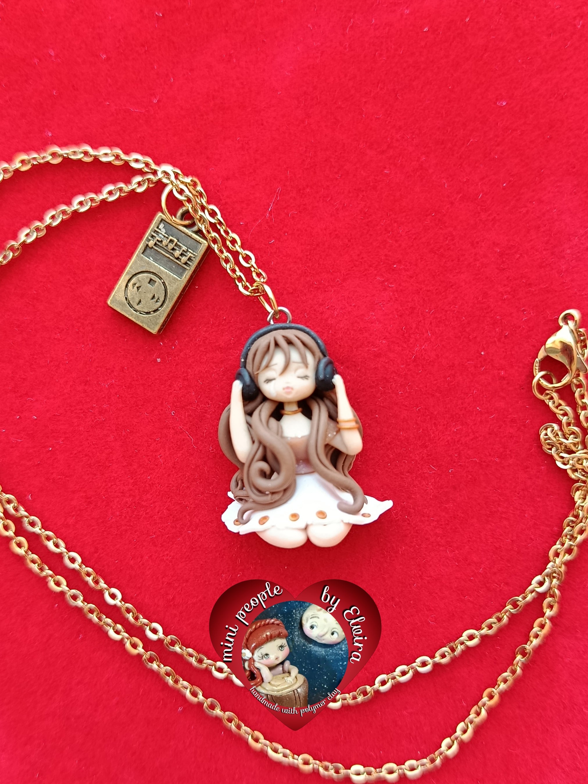 Collana girl in tears