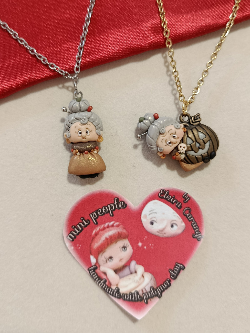 Collana Cenzina anziana streghina