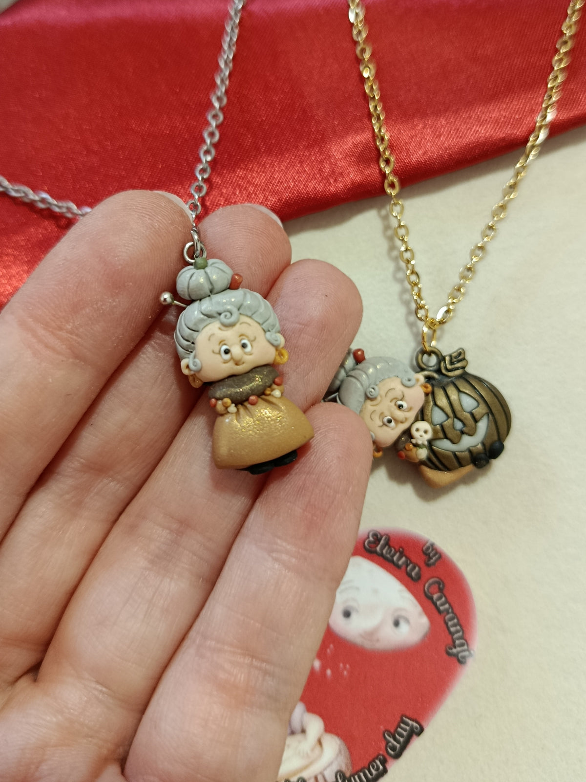 Collana Cenzina anziana streghina