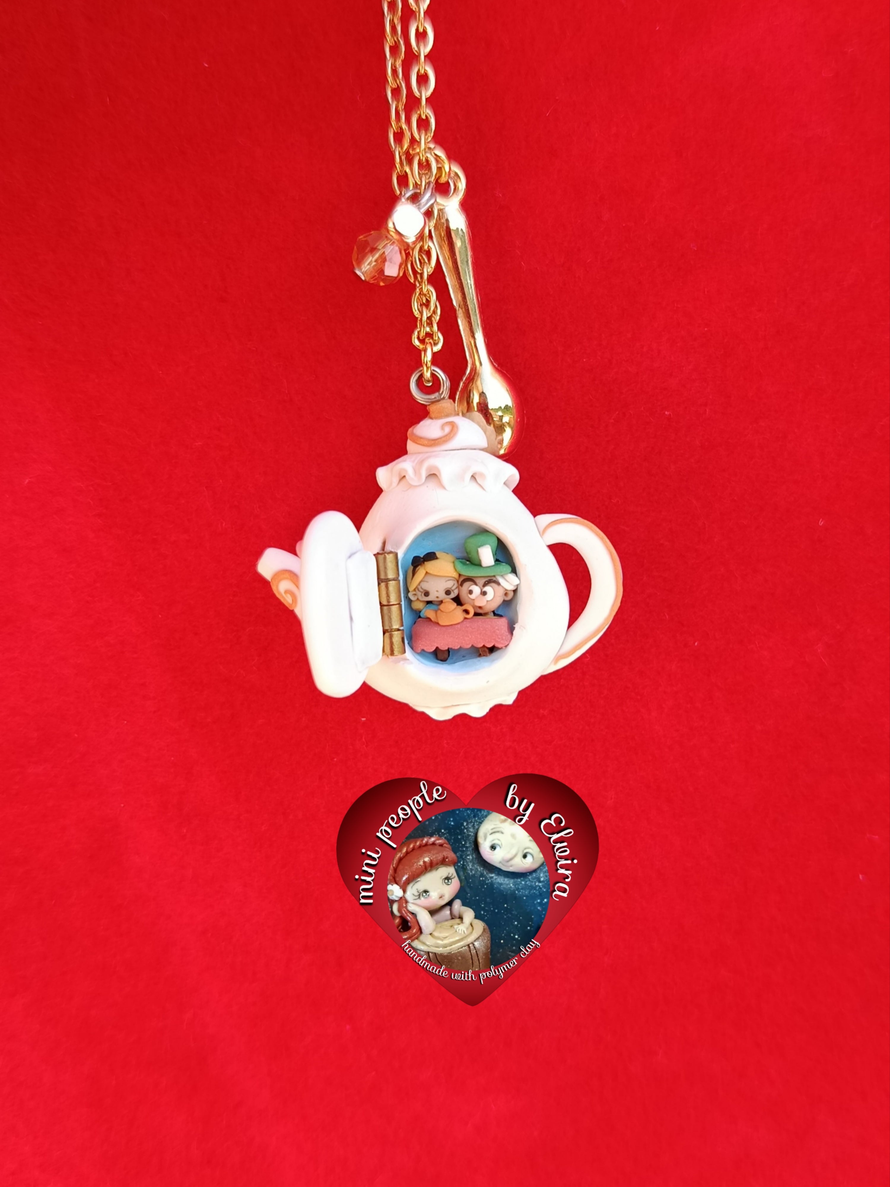 Collana dollhouse Alice tè di matti