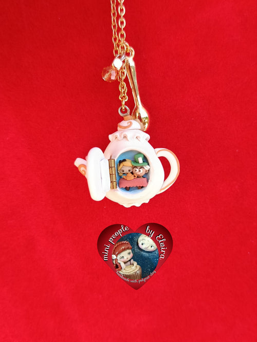 Collana dollhouse Alice tè di matti