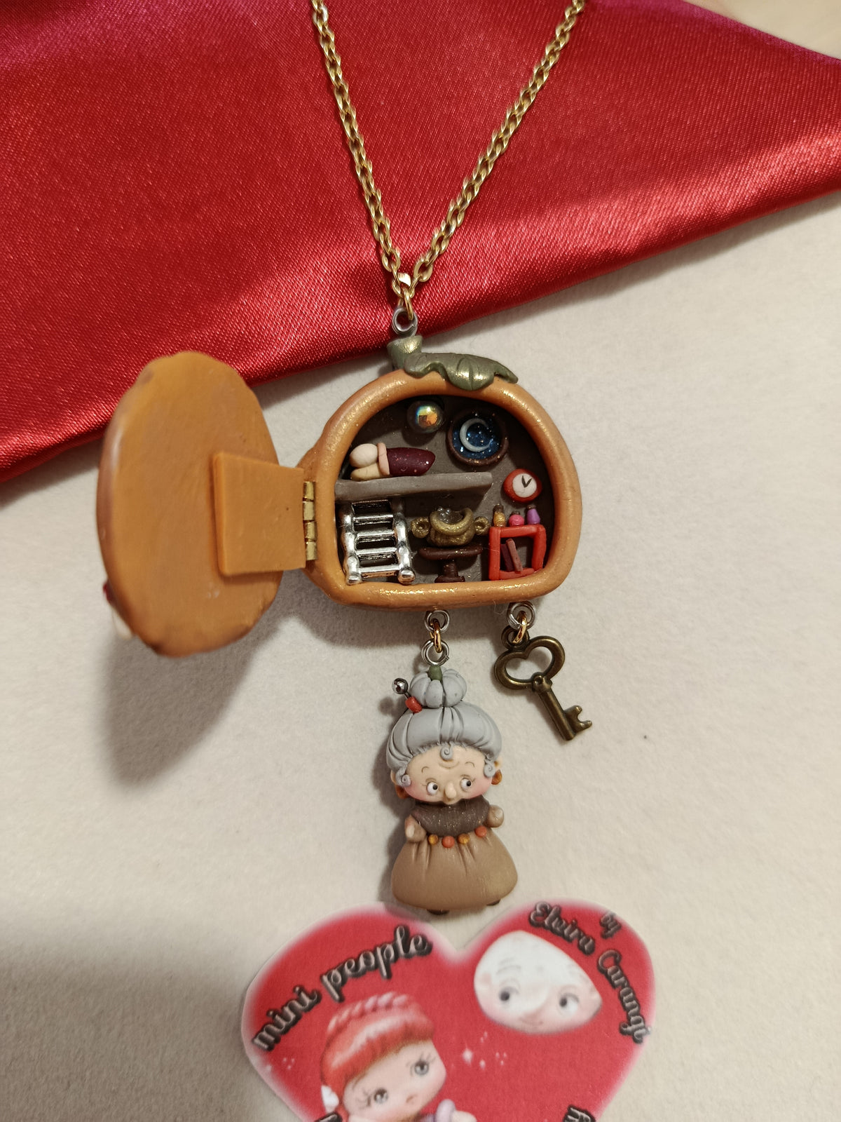 Collana Paffhouse anziana streghina dollhouse apribile