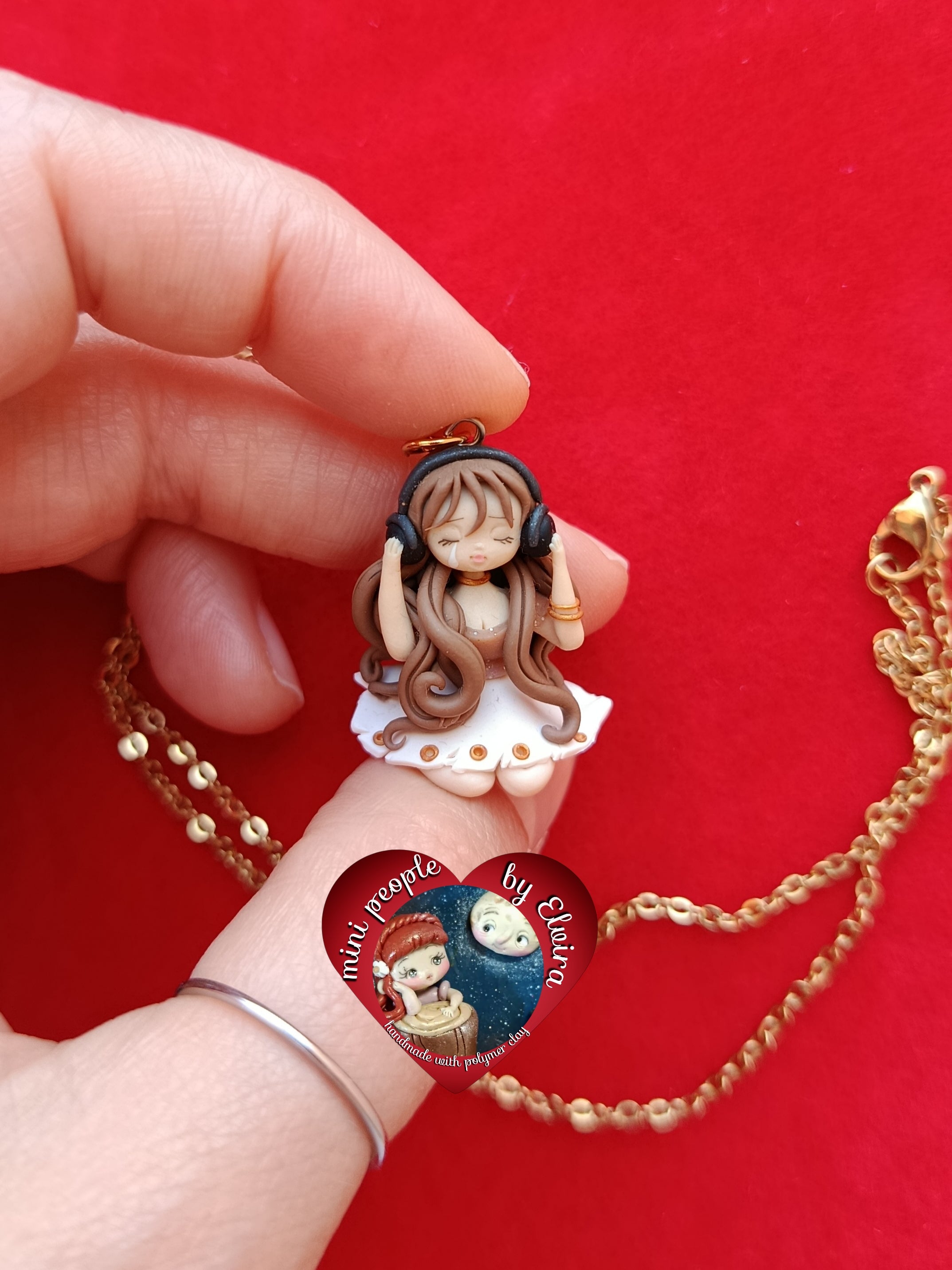 Collana girl in tears