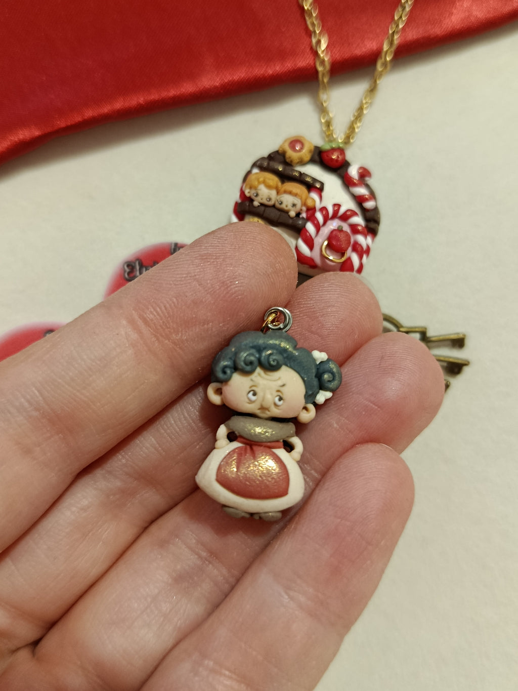 Collana Paffhouse Hansel e gretel anziana streghina cattiva dollhouse apribile