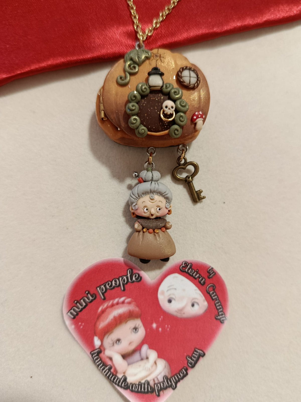 Collana Paffhouse anziana streghina dollhouse apribile